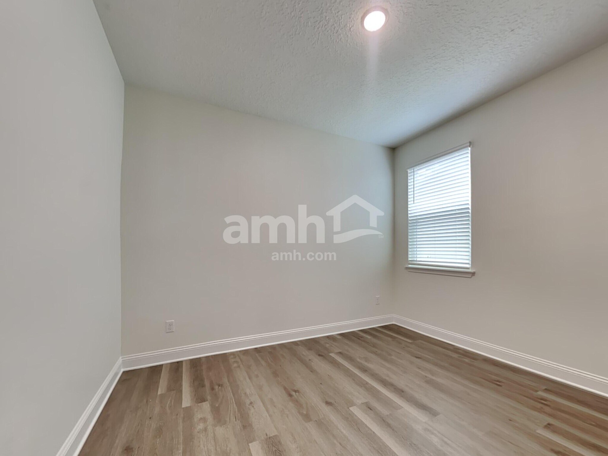 Building Photo - 11632 Hillside Dr