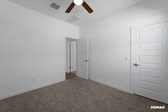 Building Photo - Charming 4BR House in Surprise