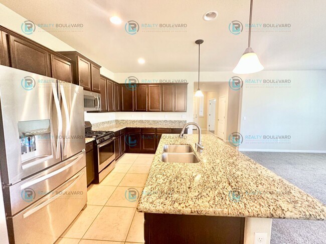 Building Photo - 3 Bedroom 2 Bathroom with Garage covered patio and beautiful yard!