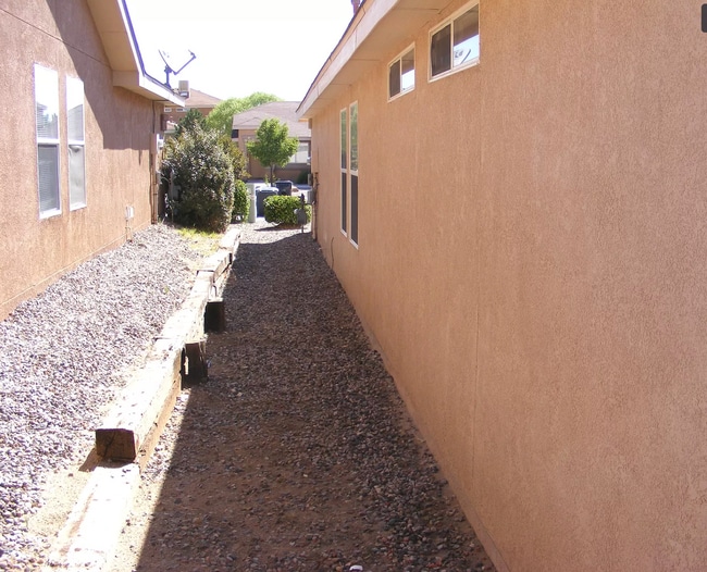 Building Photo - 2763 Butch Cassidy Dr SW