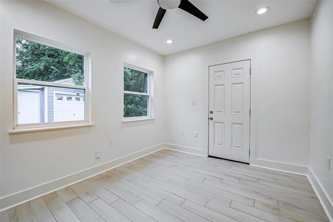 Building Photo - 5541 Aspen St