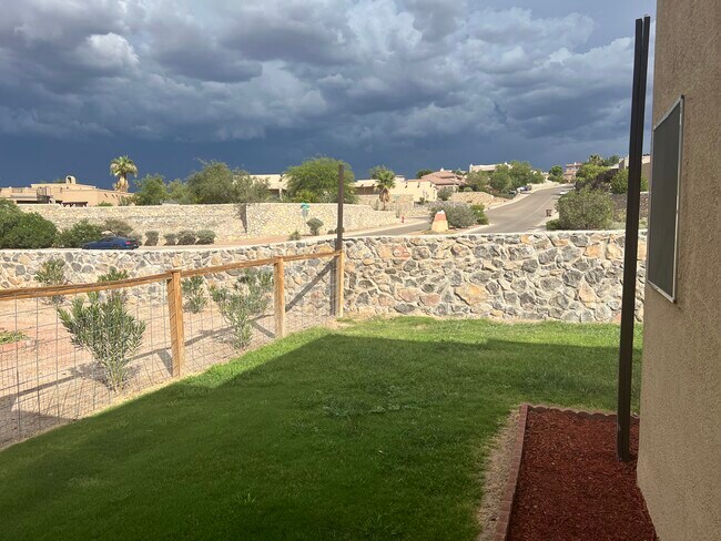 Building Photo - 2902 Quasar Dr