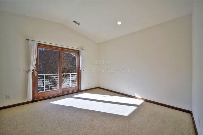 Building Photo - Luxurious 4 bed / 3.5 bath / 3,276 sqft Ho...