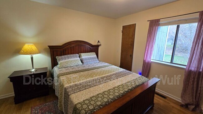 Building Photo - 22882 Carriage Dr