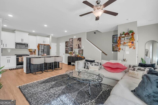 Building Photo - 1954 Sanford Dr