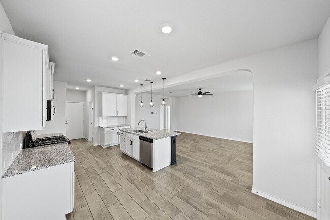 Building Photo - Spacious 5-Bedroom Rental on Oversized Cor...