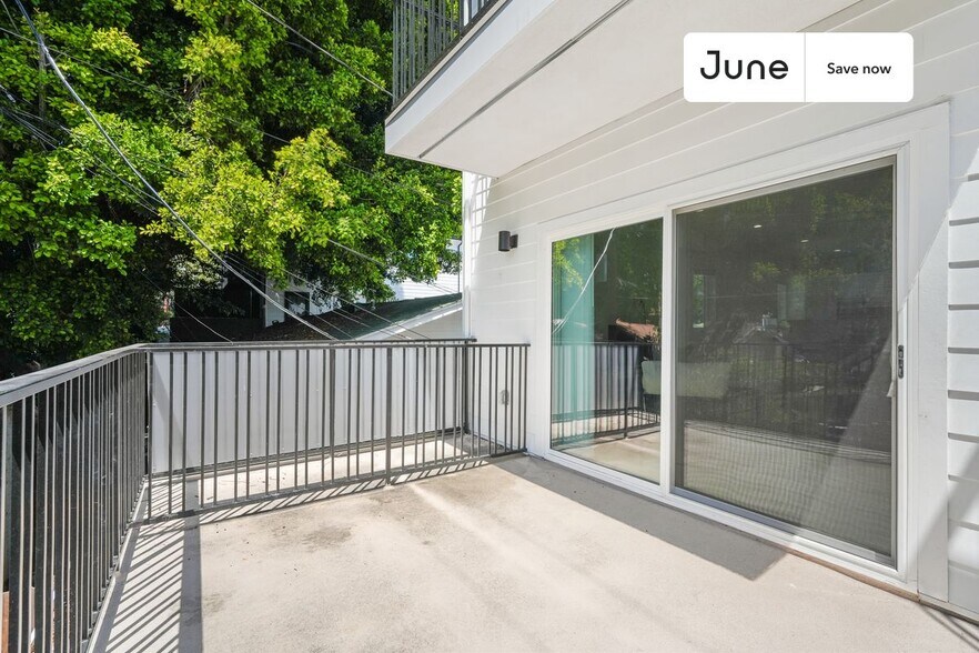 Building Photo - 1321 N June St