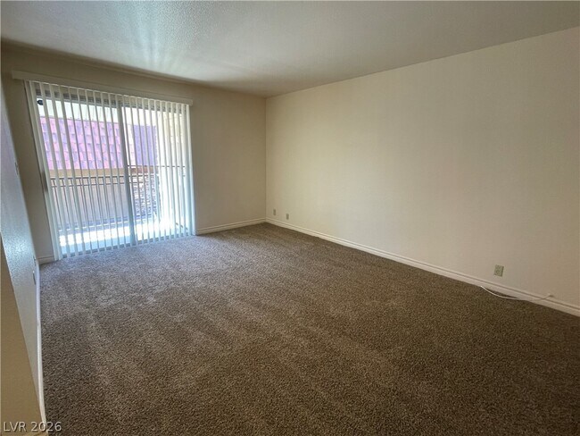 Building Photo - 5350 River Glen Dr
