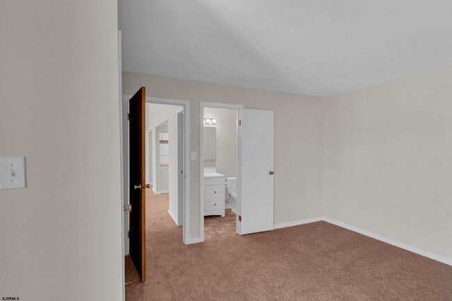 Building Photo - 303 Heather Croft