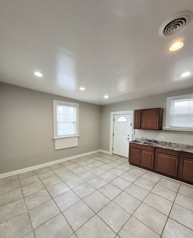 Building Photo - 2820 Q St