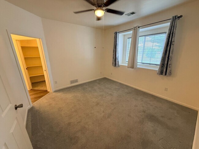 Building Photo - Updated 2-Bedroom Condo with Attached Garage and Pool Access