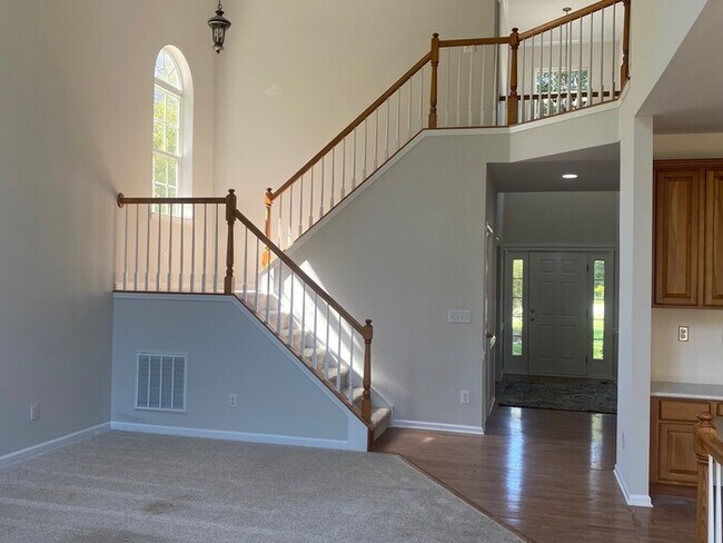 Building Photo - So much space!!!!!! So much storage!!!!!!!!