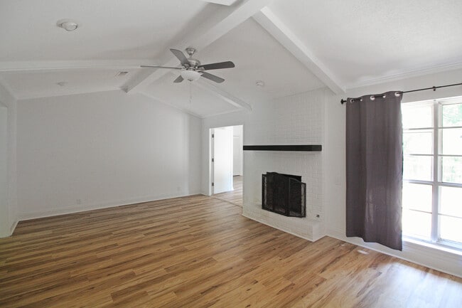 Building Photo - 54 Willowbrook Ln