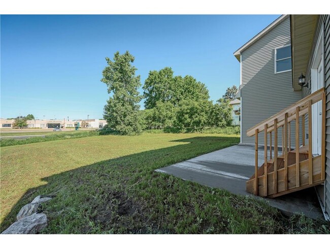 Building Photo - Rare 3 bed 4 bath no upgrade left out! 2 f...