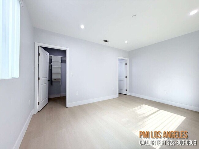 Building Photo - 208 1/2 E 87th St