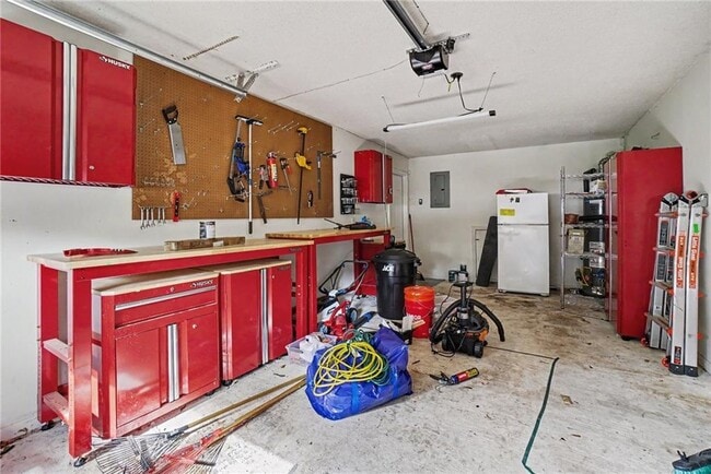 Building Photo - 1006 Creatwood Cir