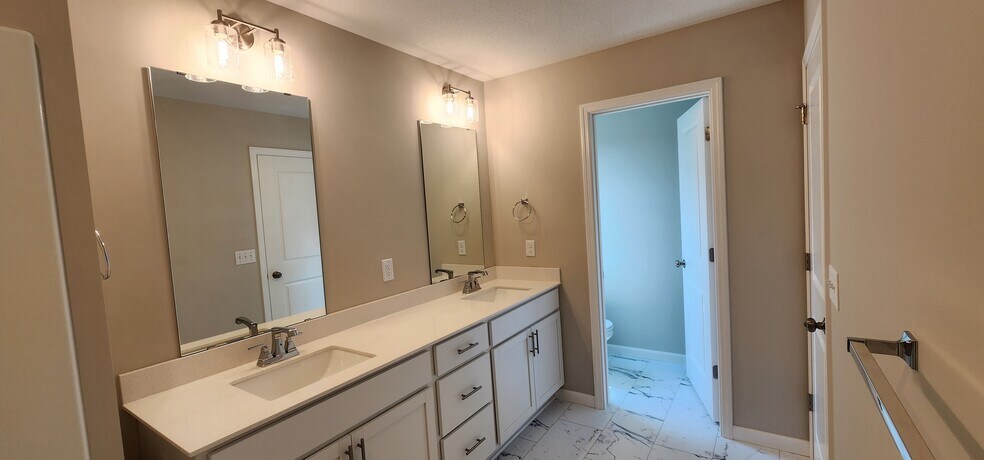 Building Photo - 1515 100th Ave NW