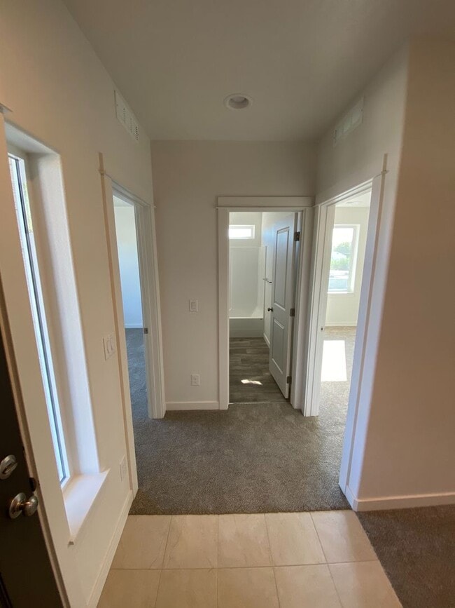 Building Photo - SINGLE FAMILY RANCHER ON ARROW LEAF (APP#146)