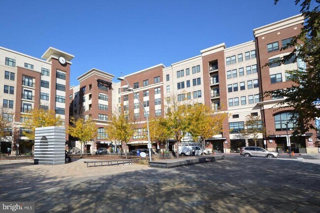 Building Photo - 1107 S Walter Reed Dr