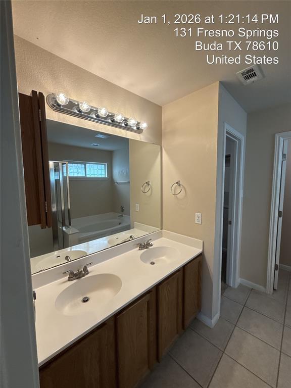 Building Photo - 131 Fresno Springs