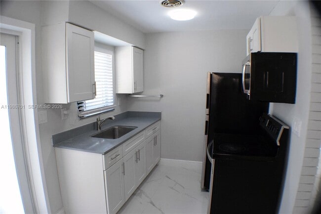 Building Photo - 622 NE 6th St