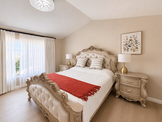 Building Photo - Furnished 4BR + Office | Putting Green Yard