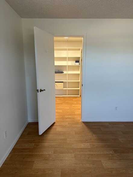 Walk in closet Primary bedrom - 425 S Parkcrest