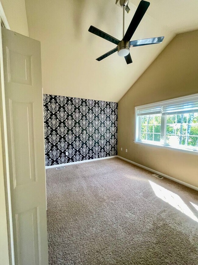 Building Photo - Fantastic 4 bedroom single family home on ...