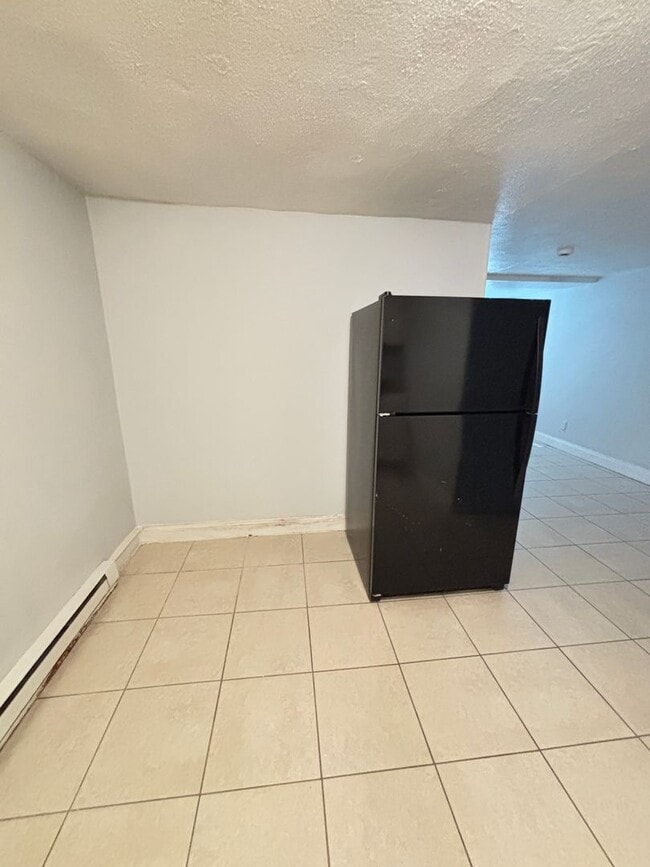 Building Photo - 384 Tilghman St