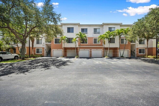 Building Photo - 6203 Myrtlewood Cir W