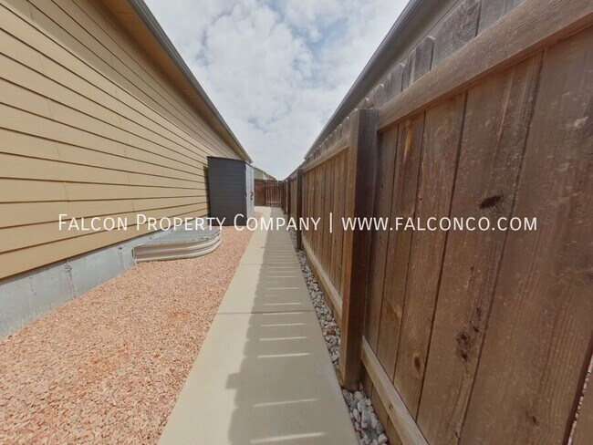 Building Photo - 6101 San Mateo Dr