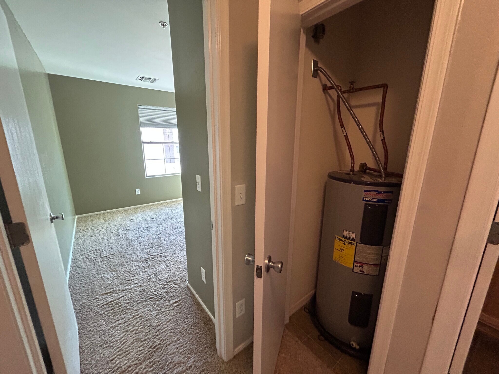 Building Photo - 8111 W Lynwood St