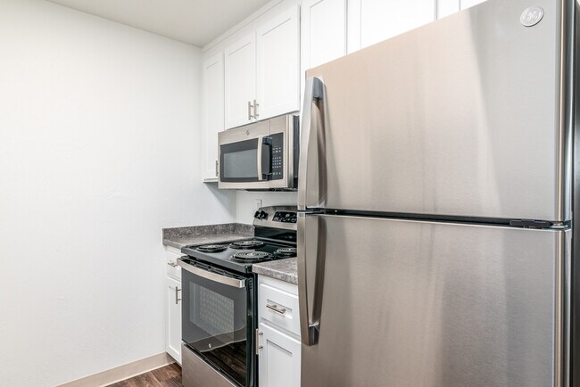 Building Photo - 412 Alameda del Prado