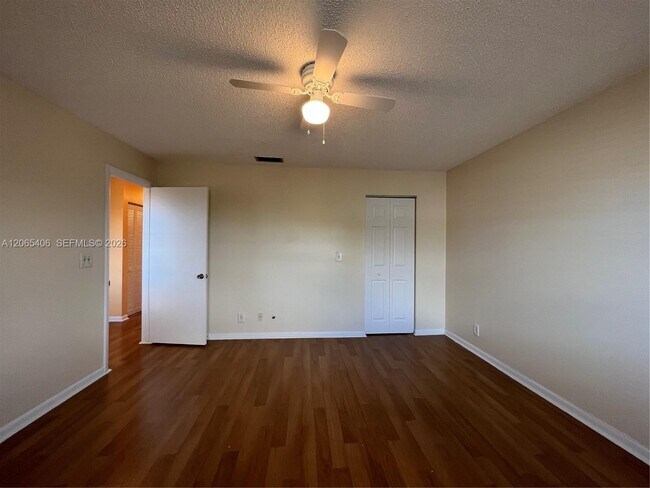 Building Photo - 5170 Tennis Ln