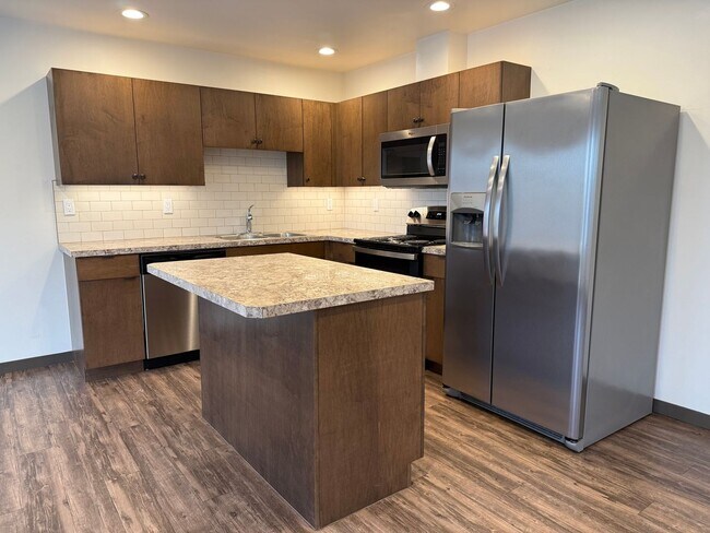 Building Photo - 215 N 76th Ave