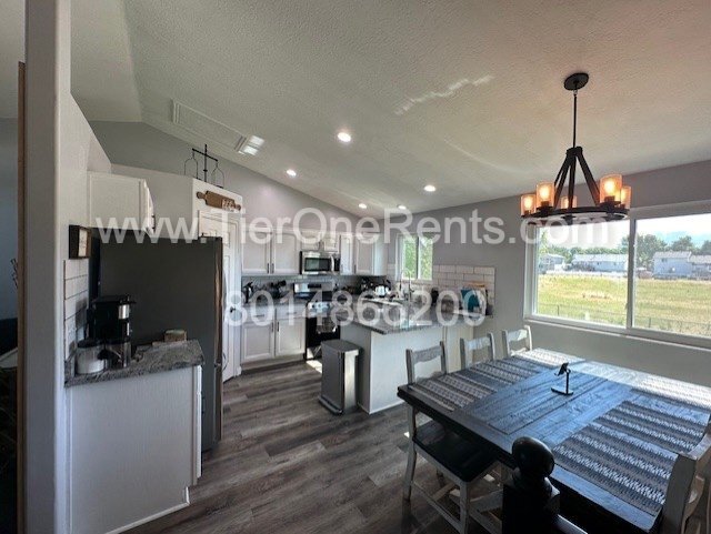 Building Photo - This property offers a NO DEPOSIT option available for qualified renters!