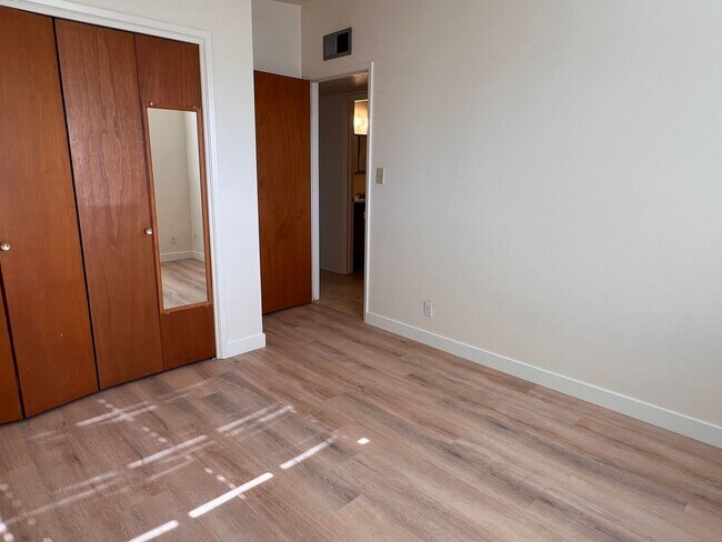 Building Photo - 2219 N 73rd Pl