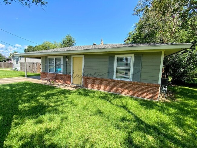 Building Photo - Updated 3-Bedroom Home with Bonus Room & F...