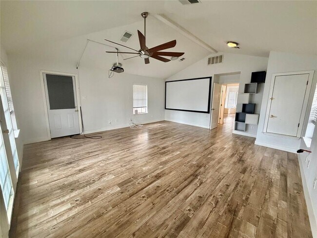 Building Photo - 17844 Park Valley Dr