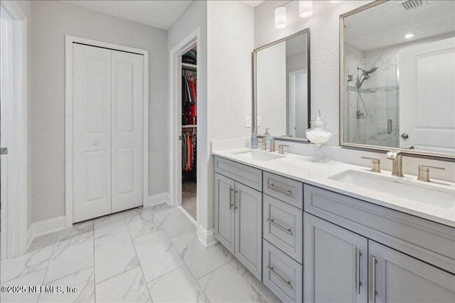 Building Photo - 552 Meadow Creek Dr