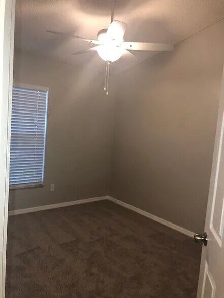 Building Photo - 1063 Royal Oaks Dr