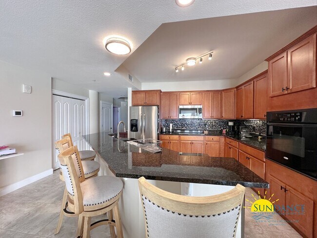 Building Photo - Stunning Waterfront 3 Bedroom Condo at Presidio Yacht Club!