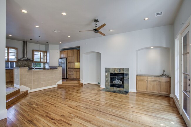 Building Photo - 3805 Holland Ave