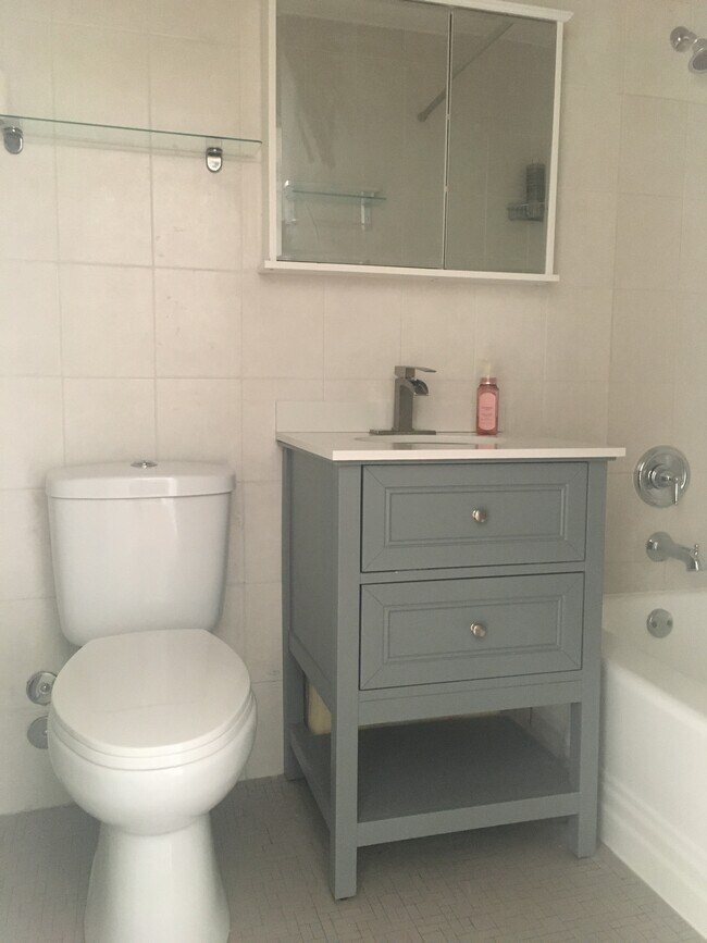 Building Photo - 3100 N Lake Shore Dr