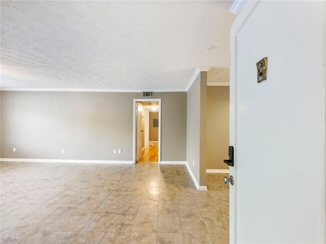 Building Photo - 115 Biscayne Dr NW