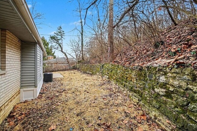 Building Photo - 334 Hyde Park Dr