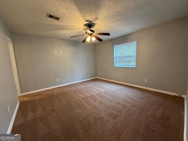 Building Photo - 804 Emerald Forest Cir SW