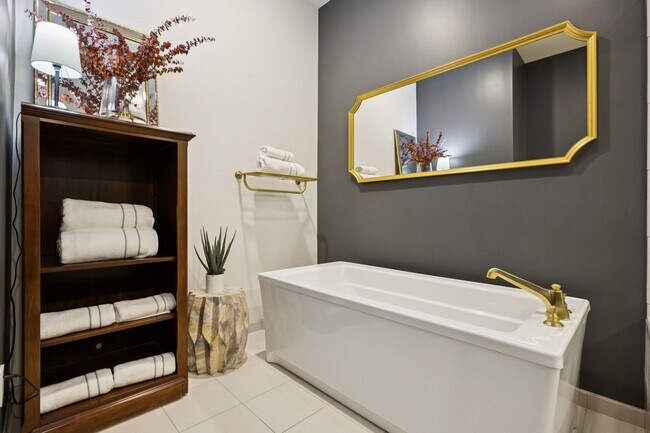 Building Photo - 4964 Post Oak Timber Dr