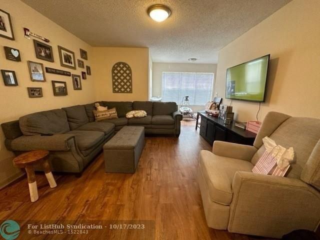 Building Photo - 12980 Vista Isles Dr