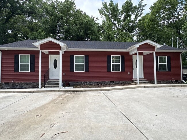 Building Photo - Newer Duplex Located Near the Heart of Tullahoma!